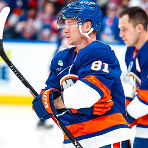 Image post by @puckempire on Instagram