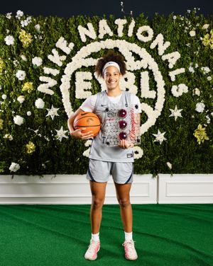 Image post by @nikegirlseybl on Instagram