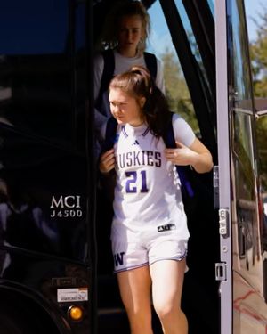 Image post by @uw_wbb on Instagram