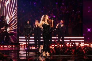 Image post by @iHeartRadio on Twitter