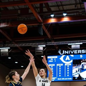 Image post by @ucdaviswbb on Instagram