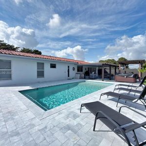 Image post by @ventasyrentasmiami on Instagram