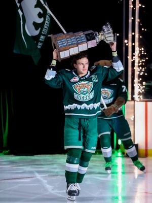 Image post by @everett_silvertips on Instagram