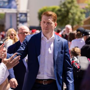 Image post by @du_hockey on Instagram