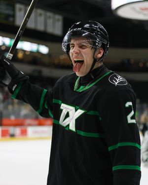 Image post by @txstarshockey on Instagram