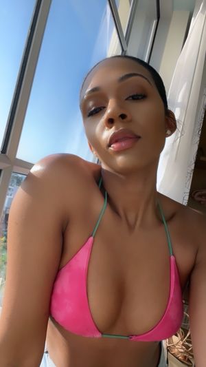 Video post by @liathelook on TikTok