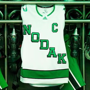 Image post by @everythingcollegehockey on Instagram