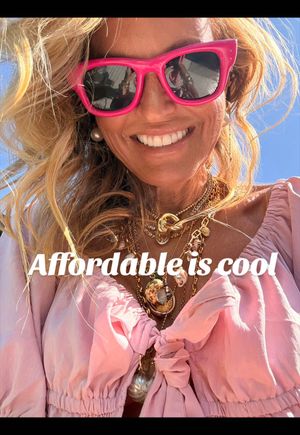 Video post by @shop.with.caroline on TikTok