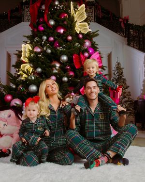 Image post by @parishilton on Instagram