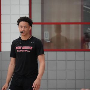 Image post by @unmlobombb on Instagram