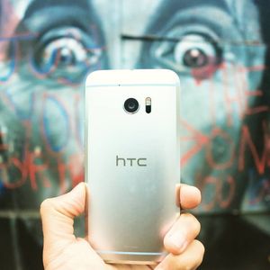 Image post by @htc on Instagram
