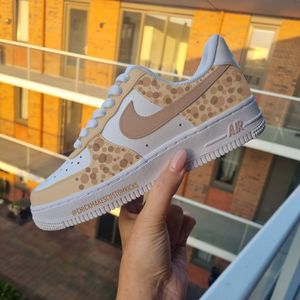 Image post by @chickmakescustomkicks on Instagram