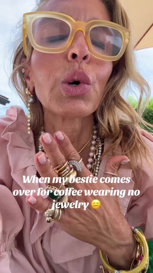 Video post by @shop.with.caroline on TikTok