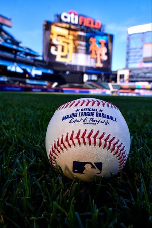 Image post by @LosPadres on Twitter