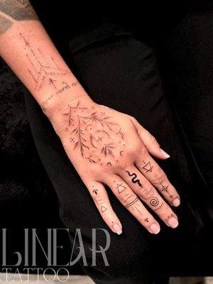 Image post by @christina.lineartattoo on Instagram