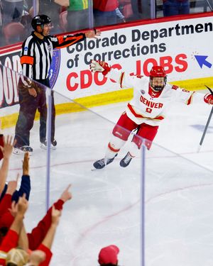 Image post by @du_hockey on Instagram