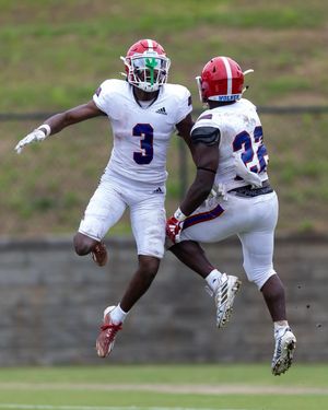 Image post by @uwgwolvesfb on Instagram