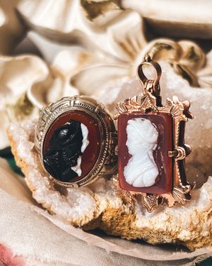 Image post by @maejeanvintage on Instagram