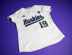 Image post by @uwsoftball on Instagram