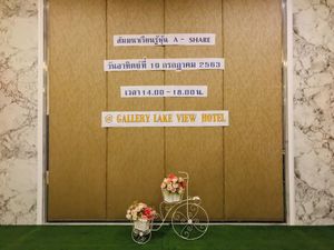 Image post by @gallerylakeview on Facebook