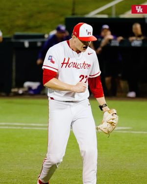 Image post by @uhcougarbb on Instagram