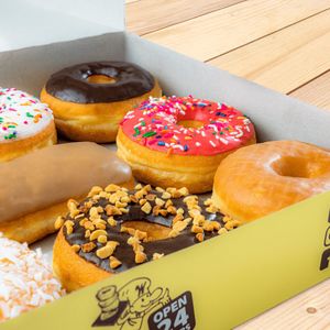 Image post by @winchellsdonuthouse on Instagram