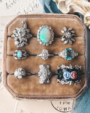 Image post by @maejeanvintage on Instagram