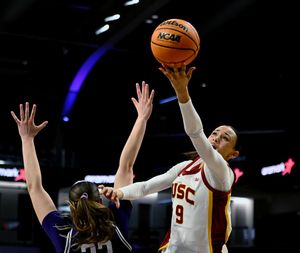 Image post by @zoedavisphoto on Instagram