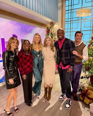 Image post by @sarahchalke on Instagram
