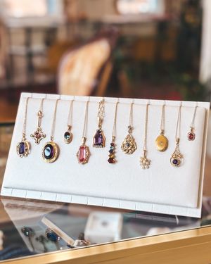 Image post by @maejeanvintage on Instagram