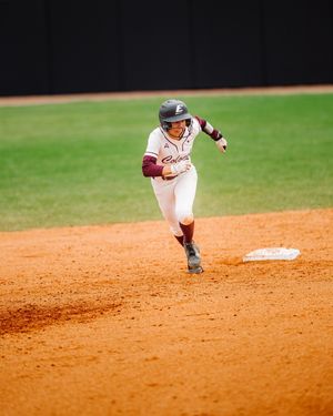 Image post by @ekusoftball on Instagram