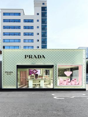 Image post by @pradabeauty on Instagram