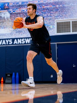 Image post by @uvamenshoops on Instagram