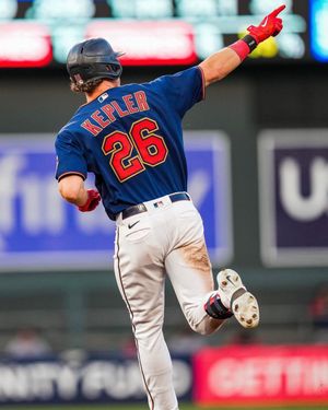 Image post by @twins on Instagram