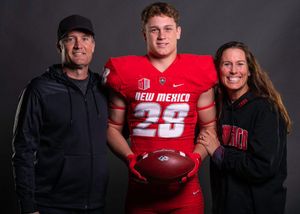 Image post by @UNMLoboFB on Twitter