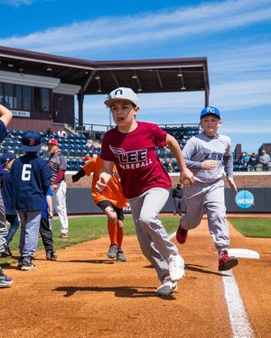 Image post by @leeubaseball on Instagram