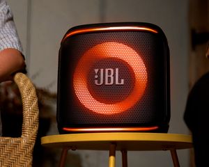 Image post by @jblkorea on Instagram