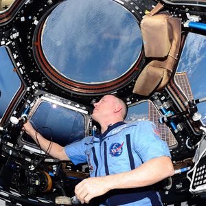 Image post by @iss on Instagram