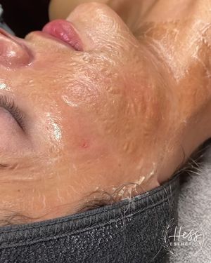 Video post by @HessBeautyBar on Facebook