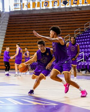 Image post by @uni_basketball on Instagram