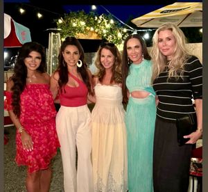 Image post by @leeannelocken on Instagram