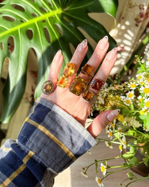 Image post by @maejeanvintage on Instagram