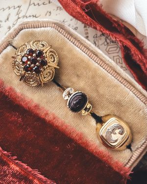 Image post by @maejeanvintage on Instagram