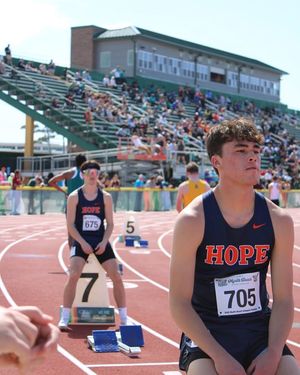 Image post by @hopecollegetrack on Facebook