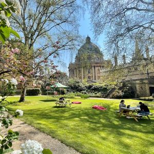 Image post by @UniofOxford on Twitter