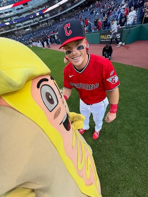 Image post by @clehotdogs on Instagram