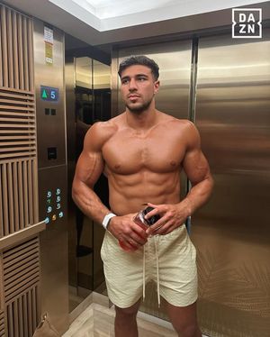 Image post by @daznboxing on Instagram