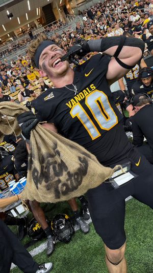 Image post by @VandalFootball on Twitter