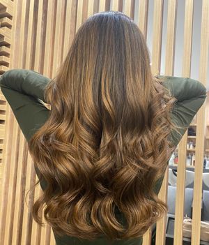 Image post by @enjoyhairstyling.aalen on Instagram
