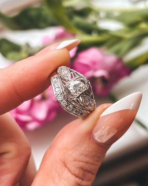 Image post by @maejeanvintage on Instagram
